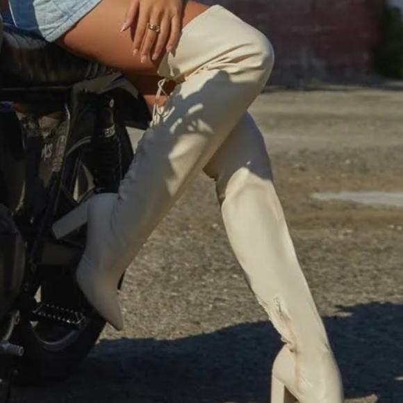 Boots color is bone - Picture 3 of 4